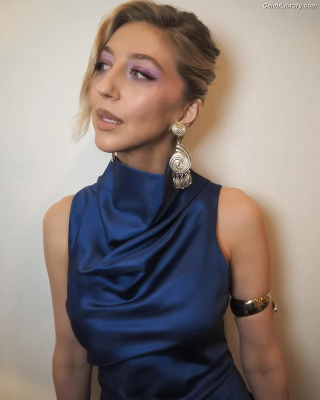 Heidi Gardner photo 5 of 76