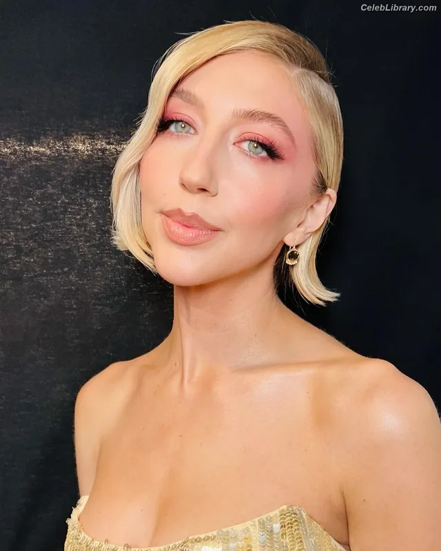 Heidi Gardner photo 9 of 76