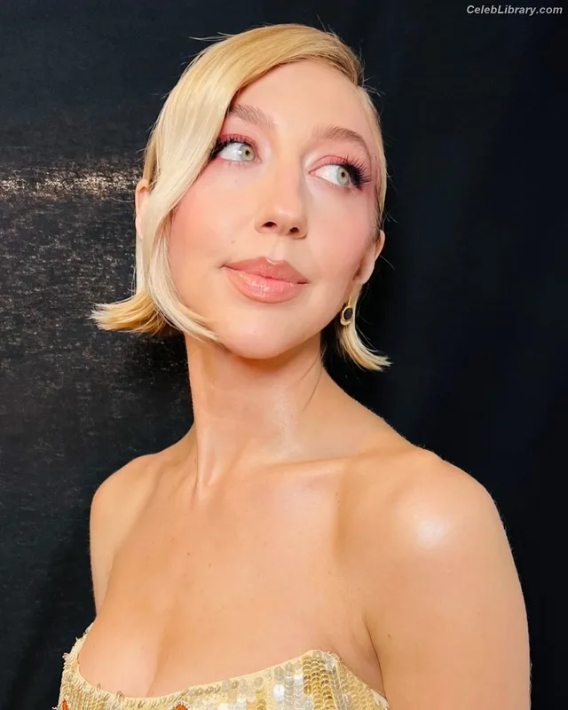 Heidi Gardner photo 10 of 76