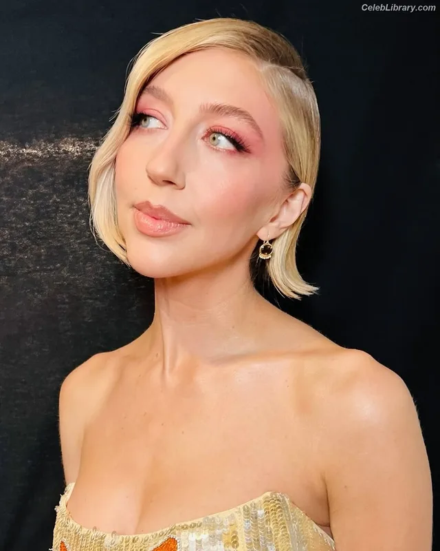 Heidi Gardner photo 11 of 76