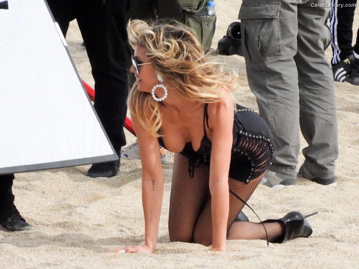 Heidi Klum photo 17 of 1638