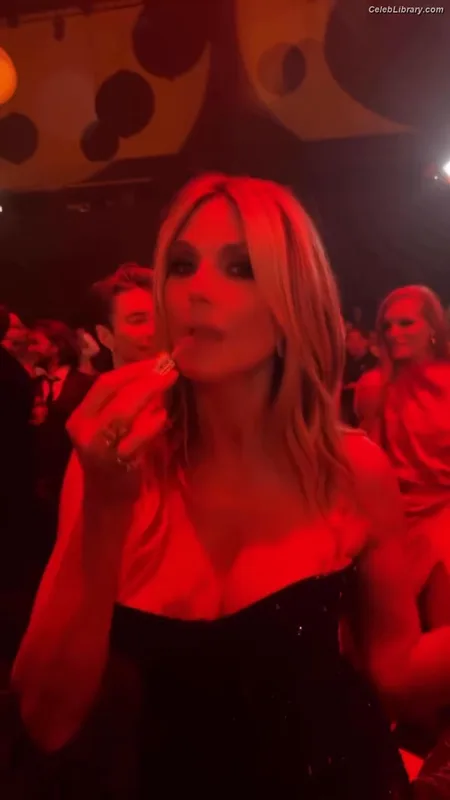 Heidi Klum photo 13 of 1639