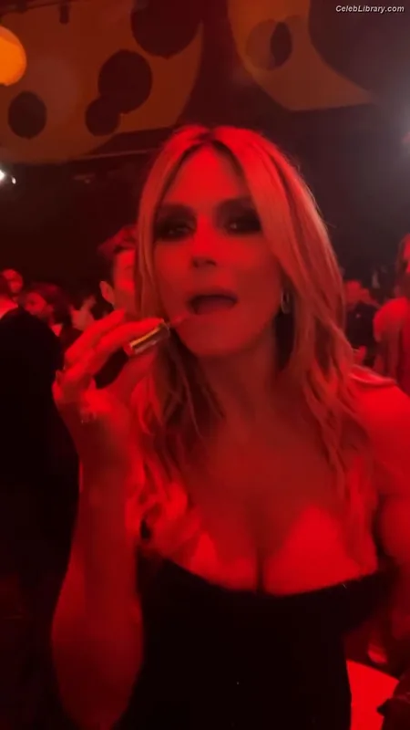 Heidi Klum photo 15 of 1639