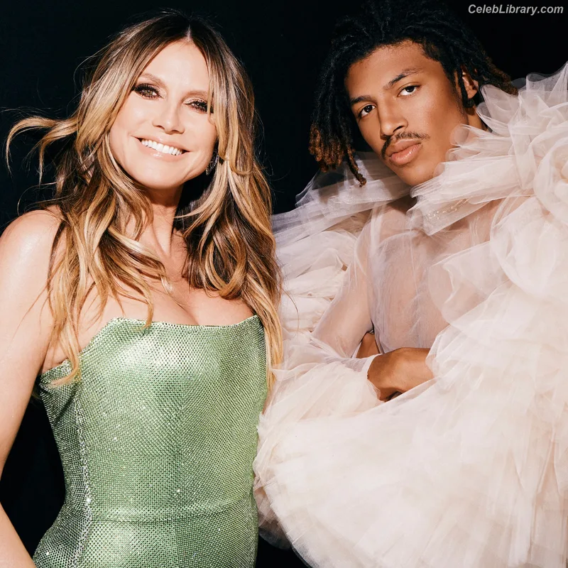 Heidi Klum photo 7 of 1639