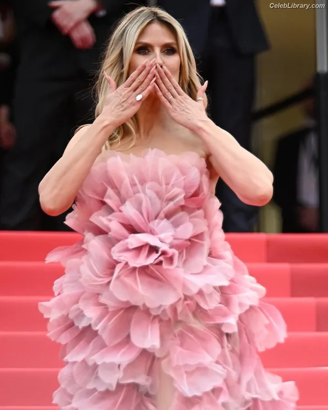 Heidi Klum photo 1 of 1639