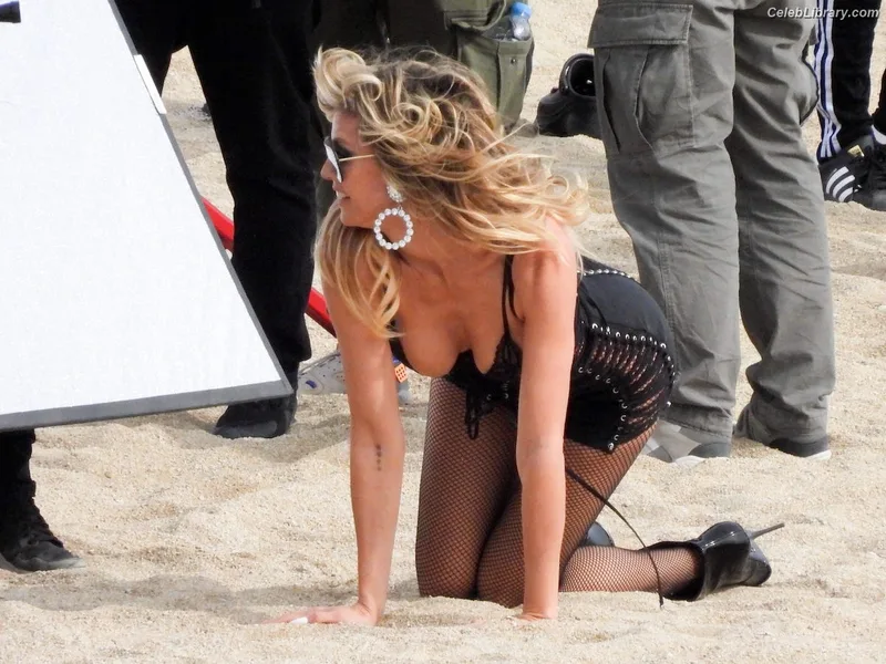 Heidi Klum photo 17 of 1639