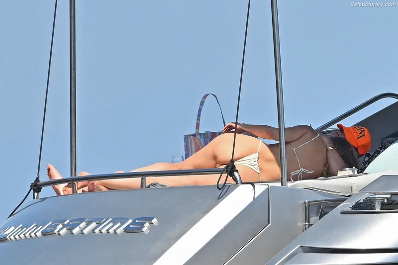 Heidi Klum photo 16 of 1639