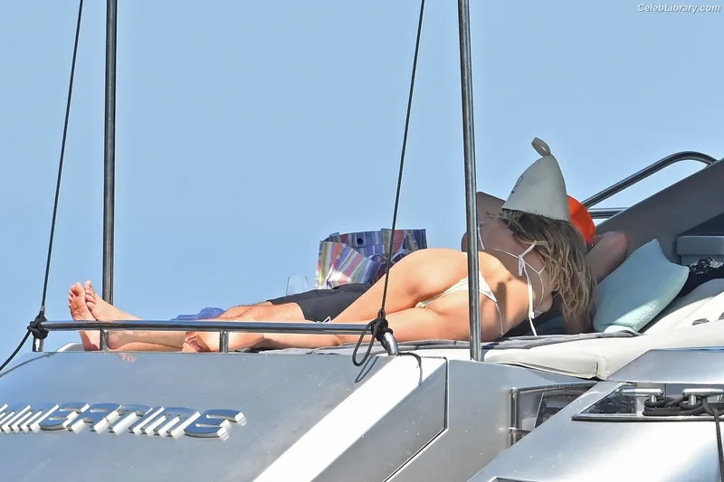 Heidi Klum photo 17 of 1639