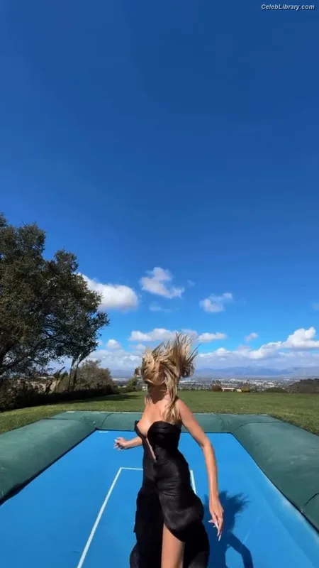 Heidi Klum photo 21 of 1639
