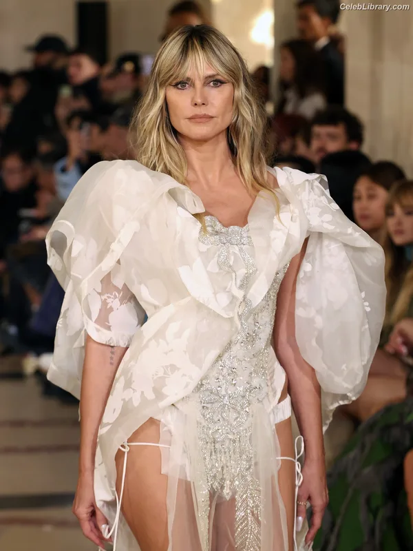 Heidi Klum photo 18 of 1639