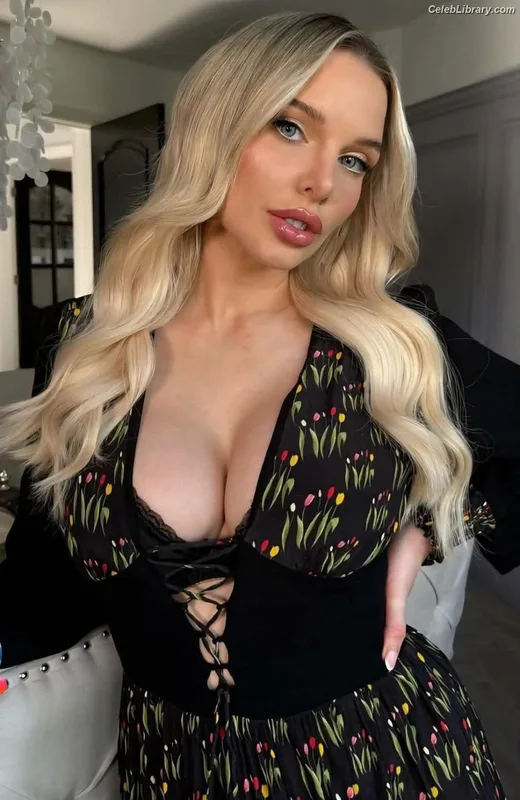 Helen Flanagan photo 20 of 617