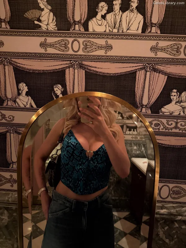Helen Flanagan photo 5 of 617