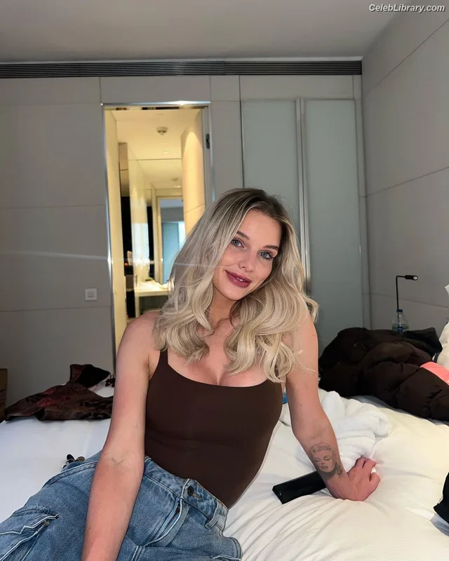 Helen Flanagan photo 20 of 617
