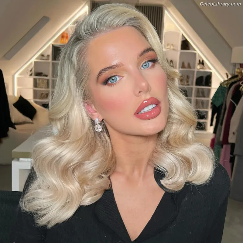 Helen Flanagan photo 19 of 617