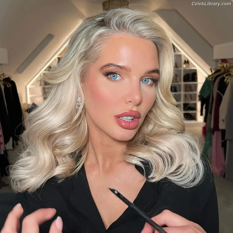 Helen Flanagan photo 15 of 617