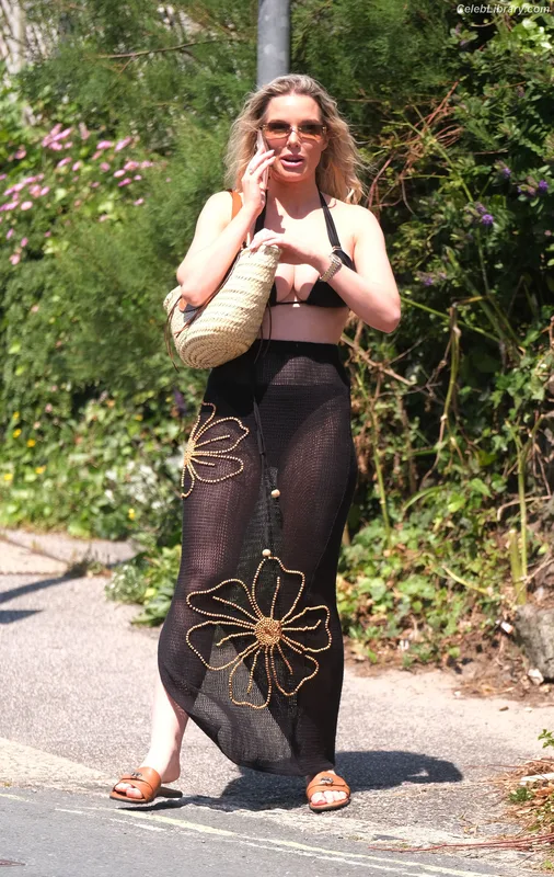Helen Flanagan photo 3 of 617