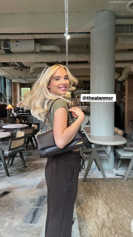 Helen Flanagan photo 11 of 617