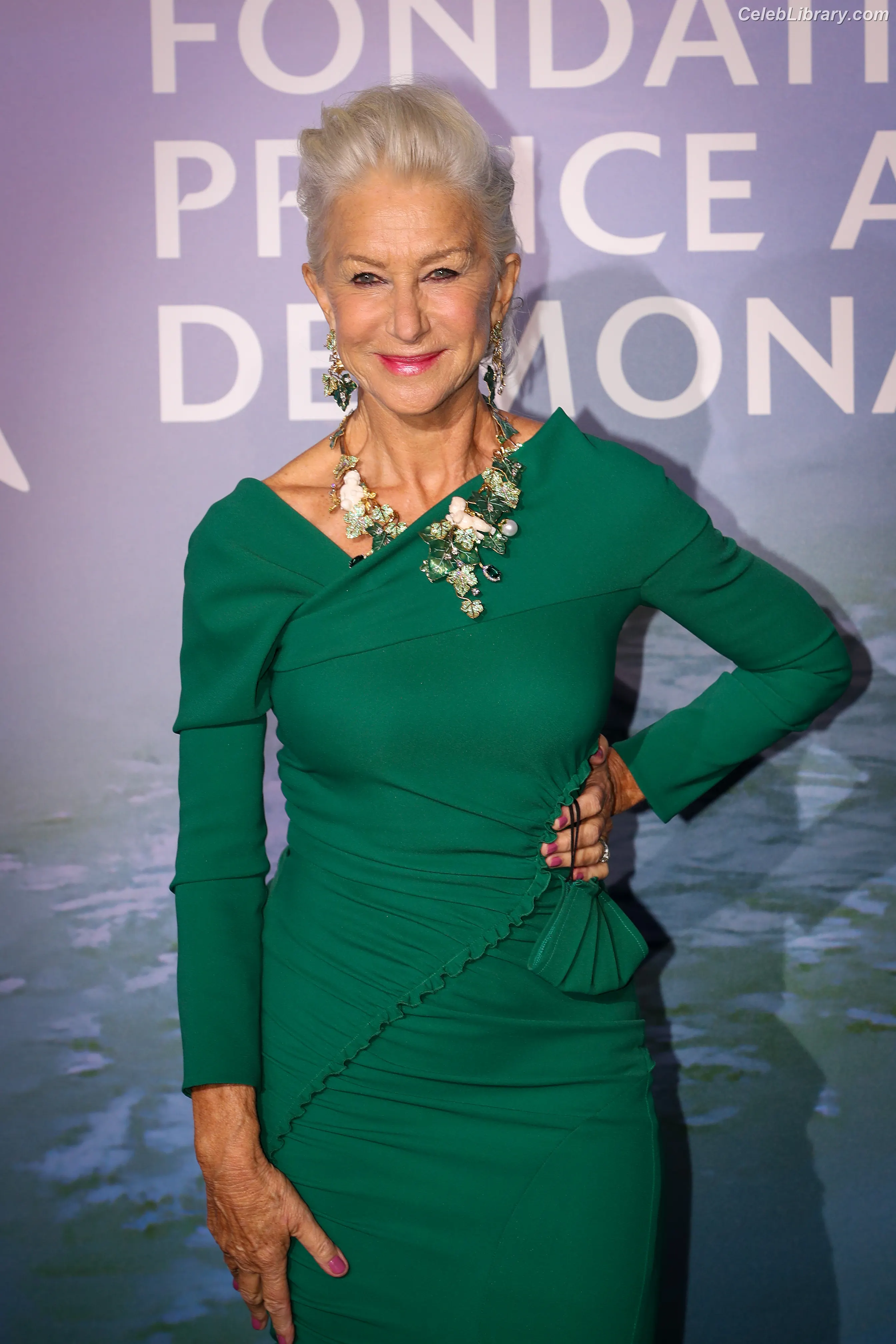 Helen Mirren photo 4 of 51