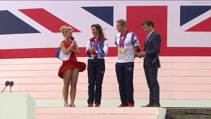 Helen Skelton photo 17 of 26