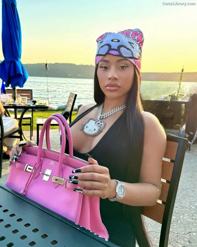 Hennessy Carolina photo 7 of 110