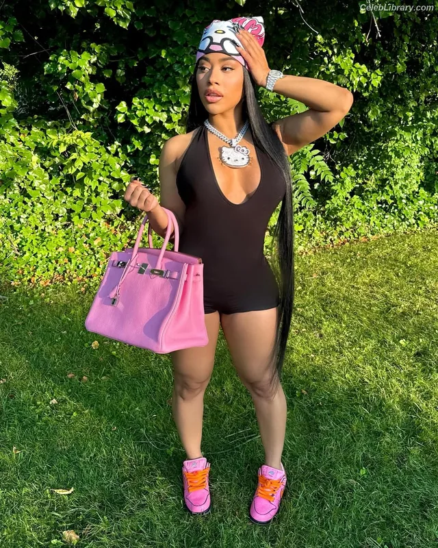 Hennessy Carolina photo 8 of 110