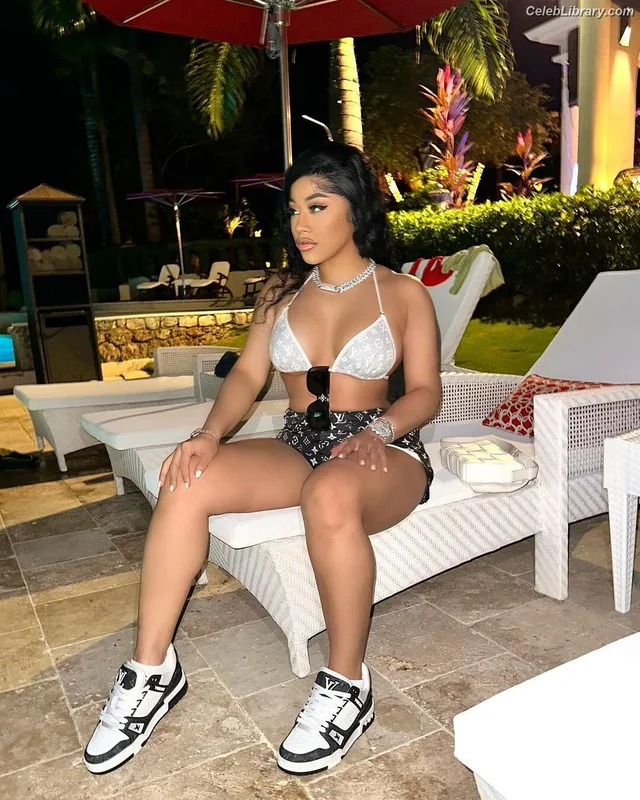 Hennessy Carolina photo 14 of 110