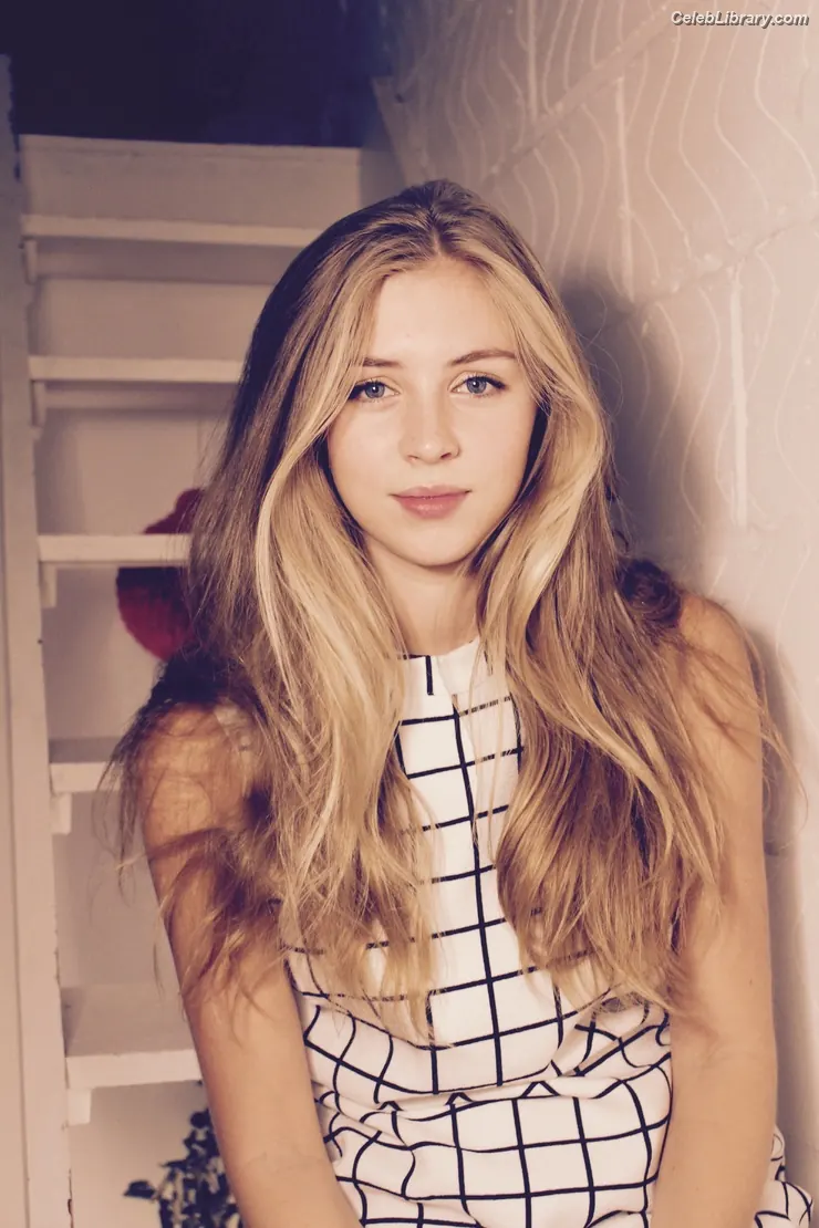 Hermione Corfield photo 13 of 164