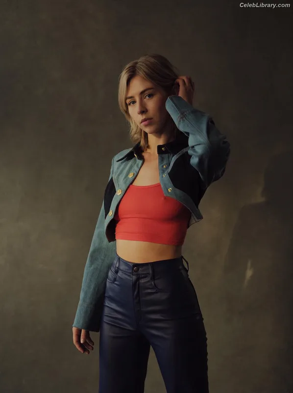 Hermione Corfield photo 8 of 165