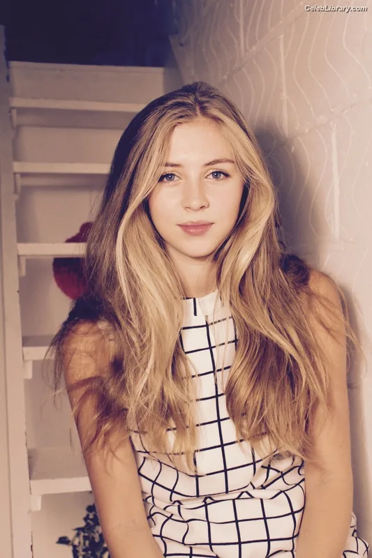 Hermione Corfield photo 13 of 165