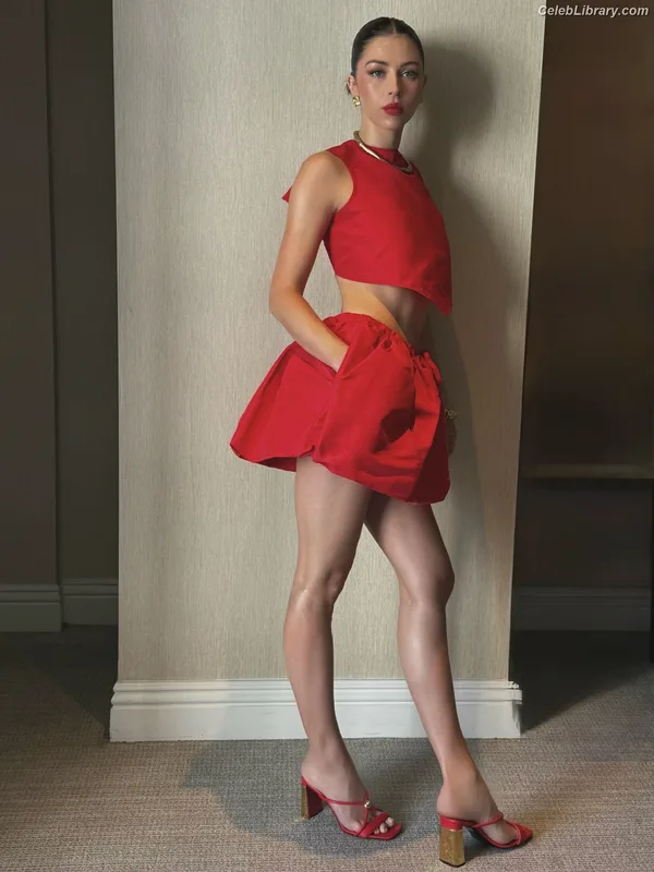 Hermione Corfield photo 3 of 165