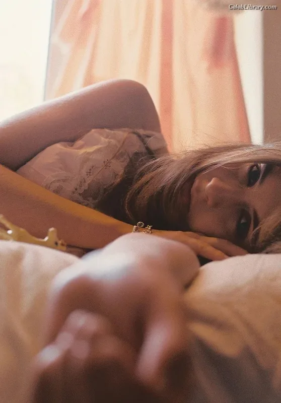 Hermione Corfield photo 15 of 165