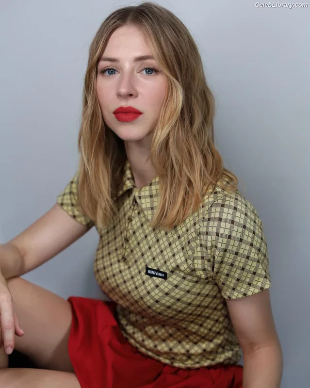 Hermione Corfield photo 18 of 165