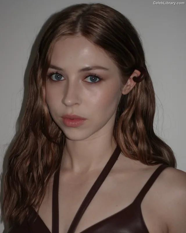 Hermione Corfield photo 15 of 165
