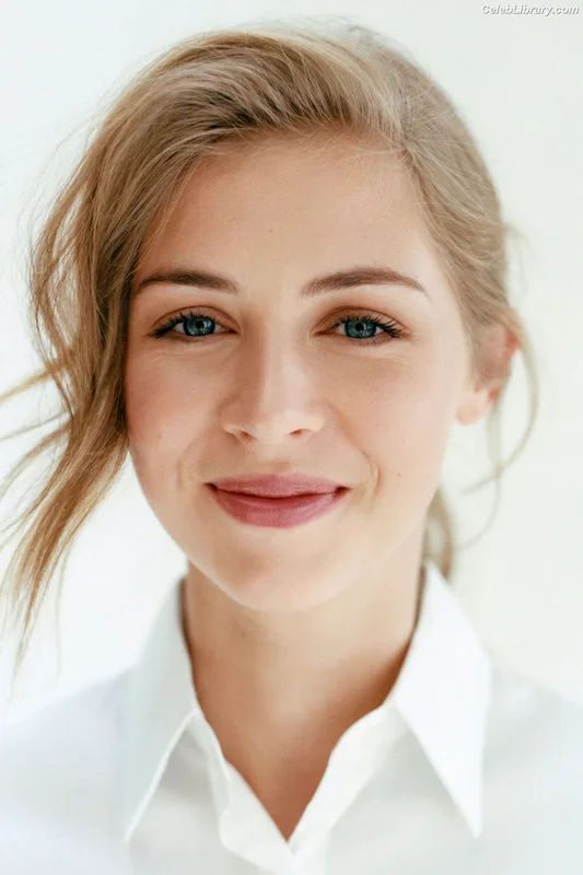 Hermione Corfield photo 20 of 165