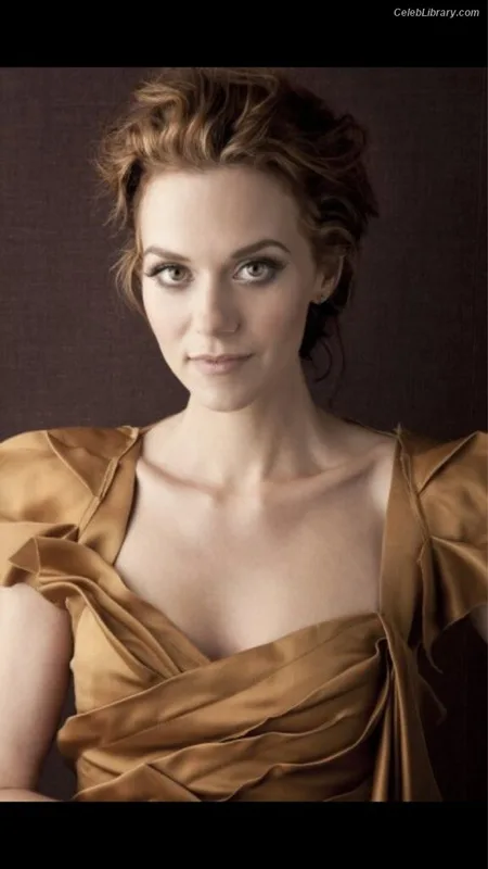 Hilarie Burton photo 19 of 47