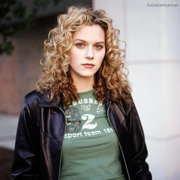 Hilarie Burton photo 8 of 47
