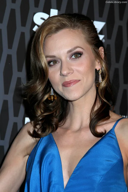 Hilarie Burton photo 14 of 47