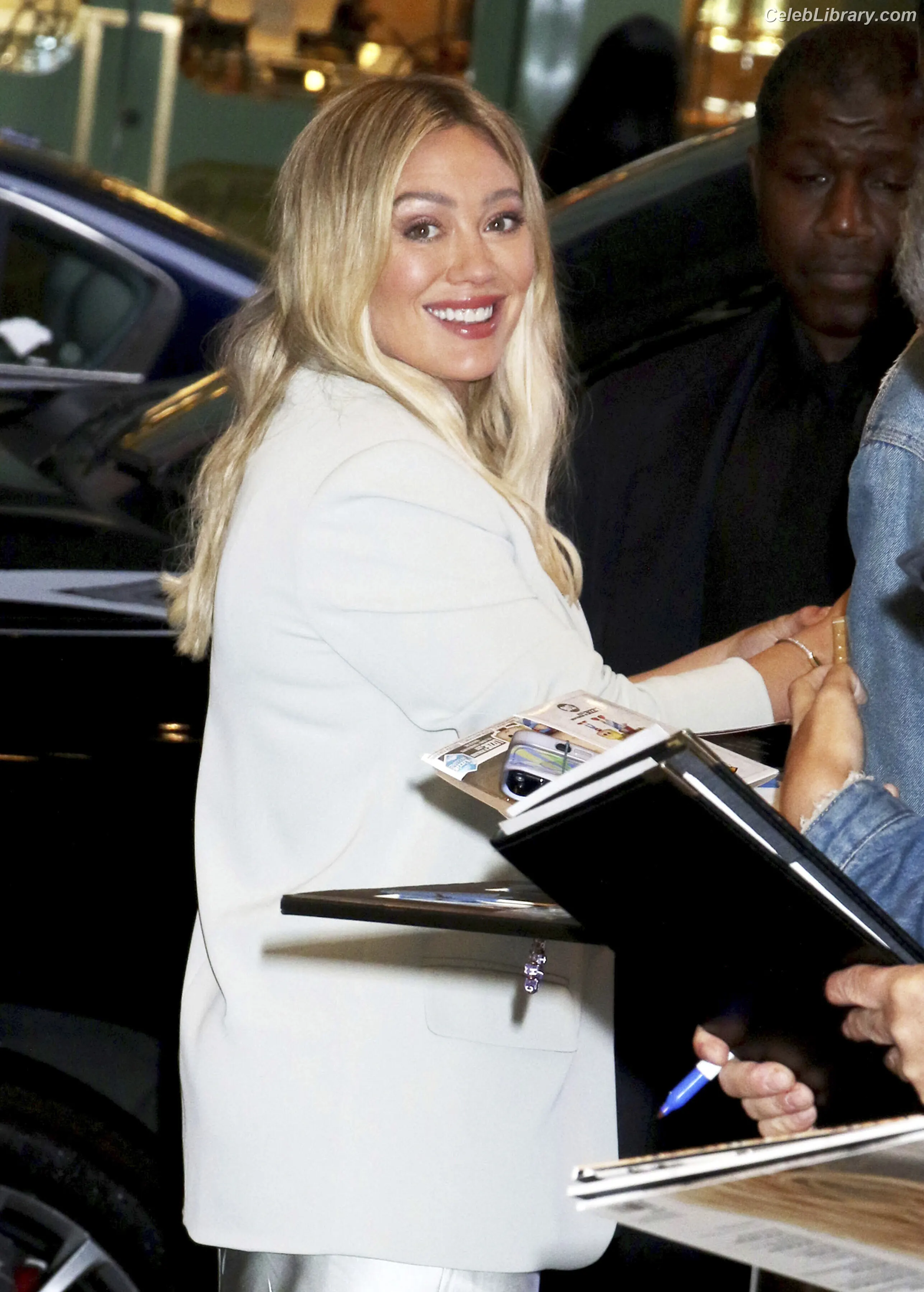 Hilary Duff photo 17 of 1413