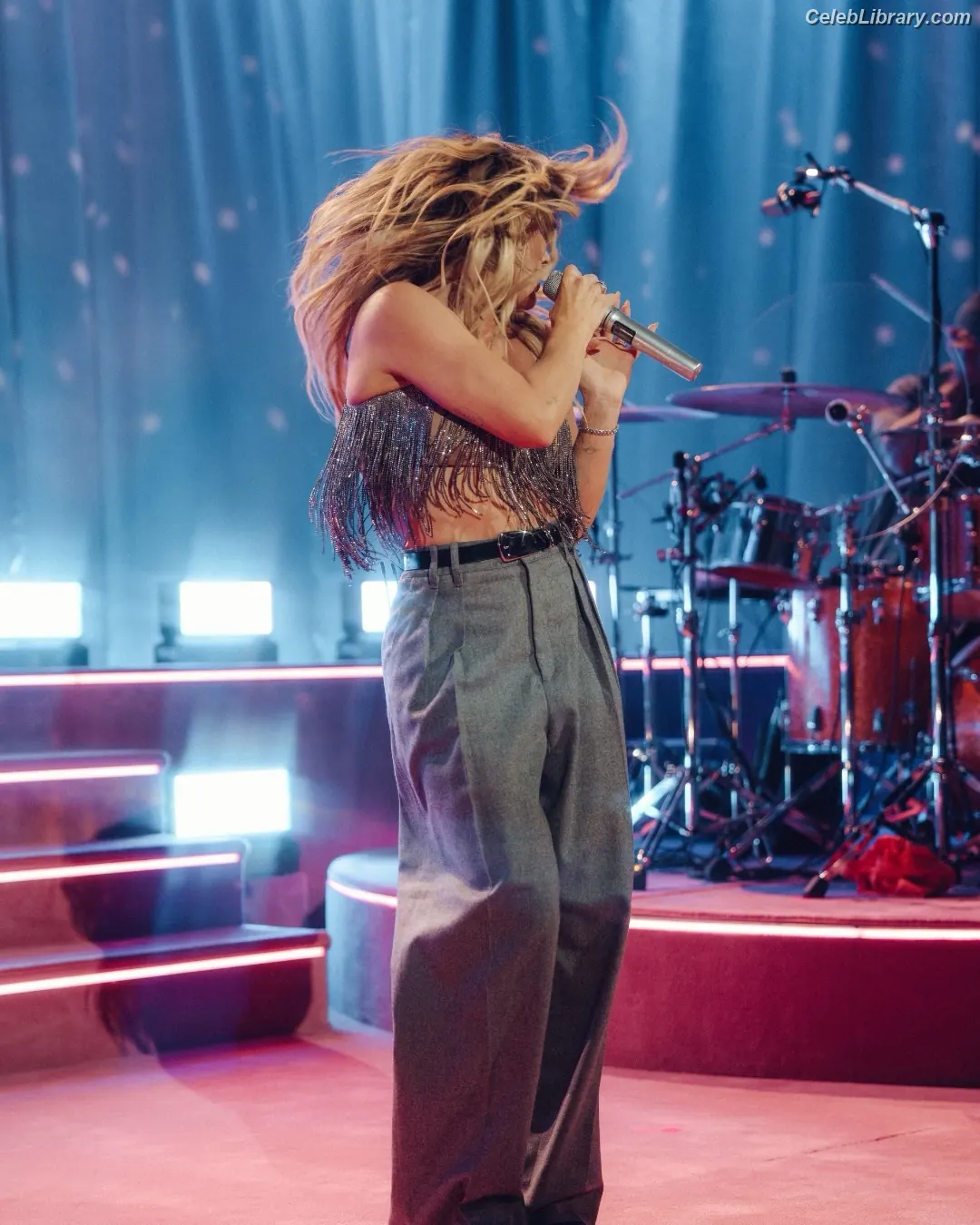 Hilary Duff photo 2 of 1413