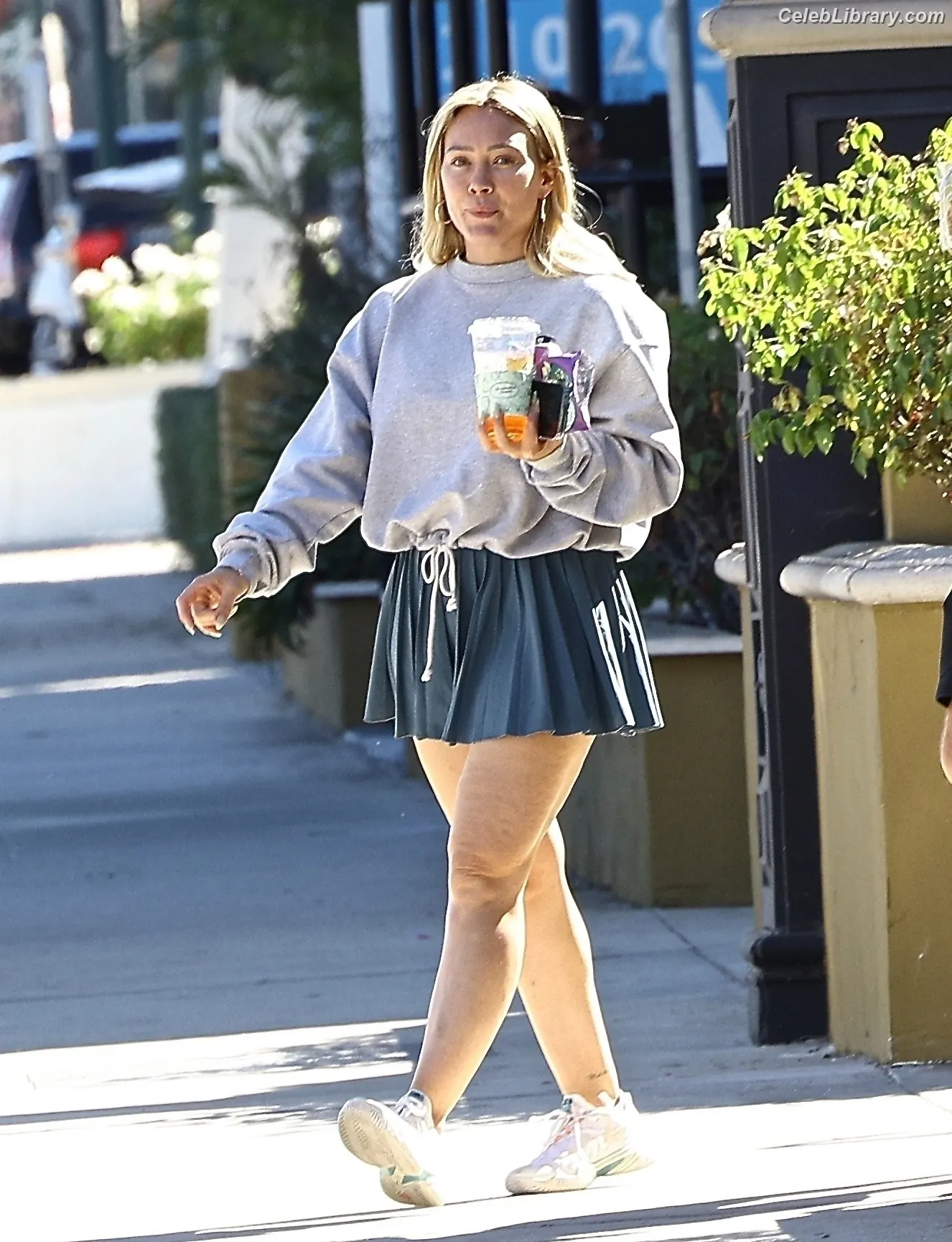 Hilary Duff photo 12 of 1413