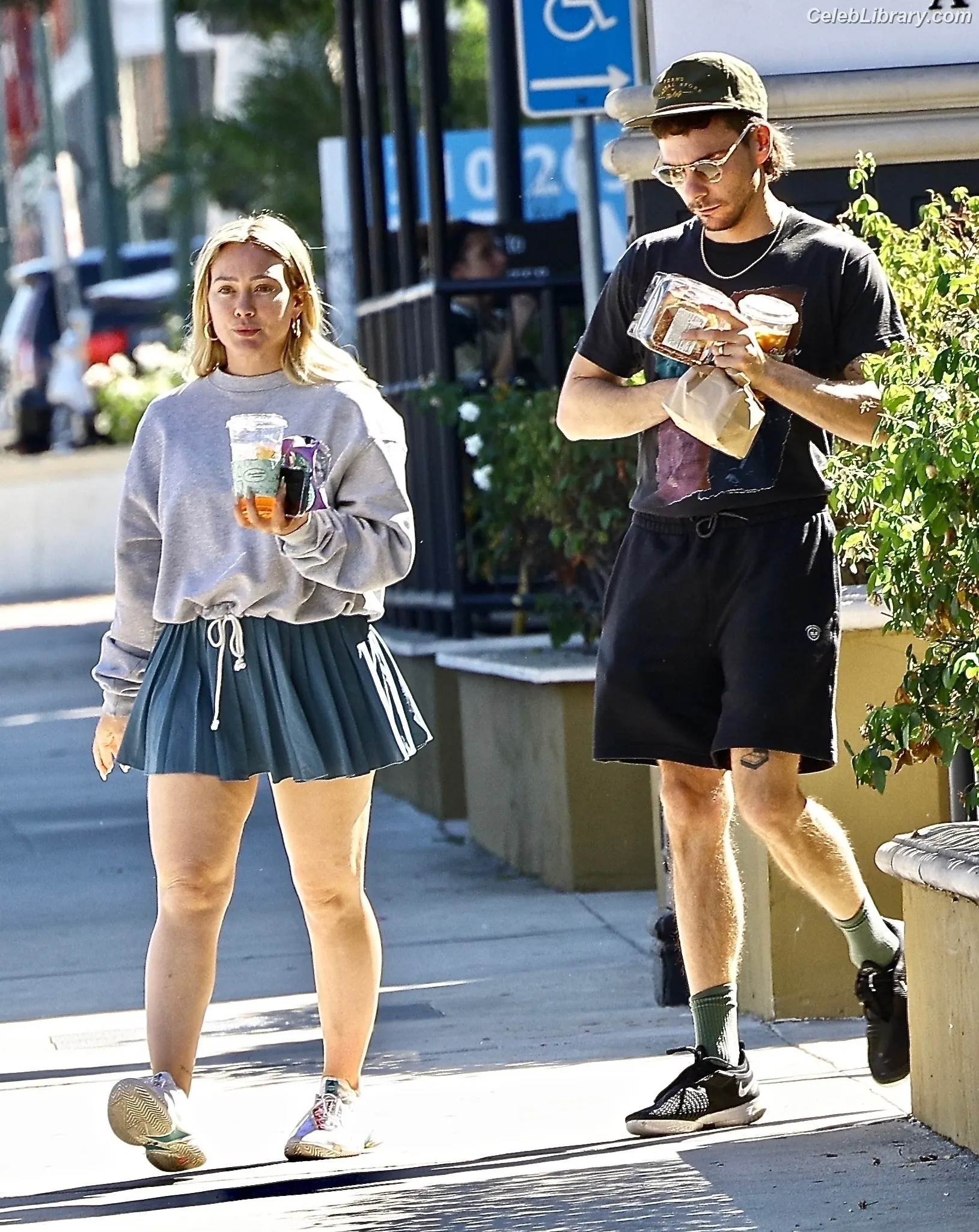 Hilary Duff photo 14 of 1413