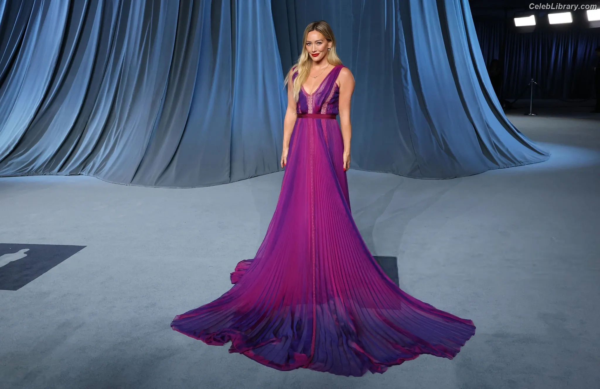 Hilary Duff photo 12 of 1413