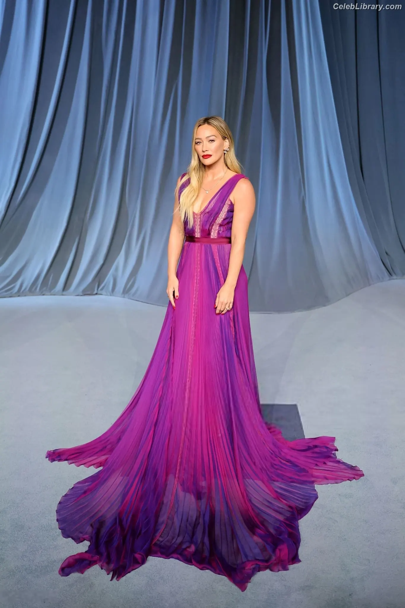 Hilary Duff photo 5 of 1413