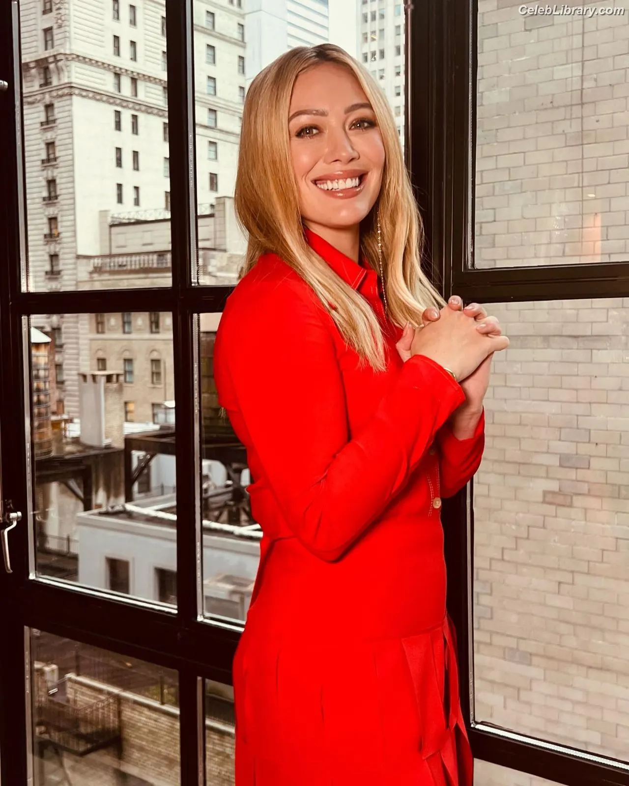 Hilary Duff photo 9 of 1413
