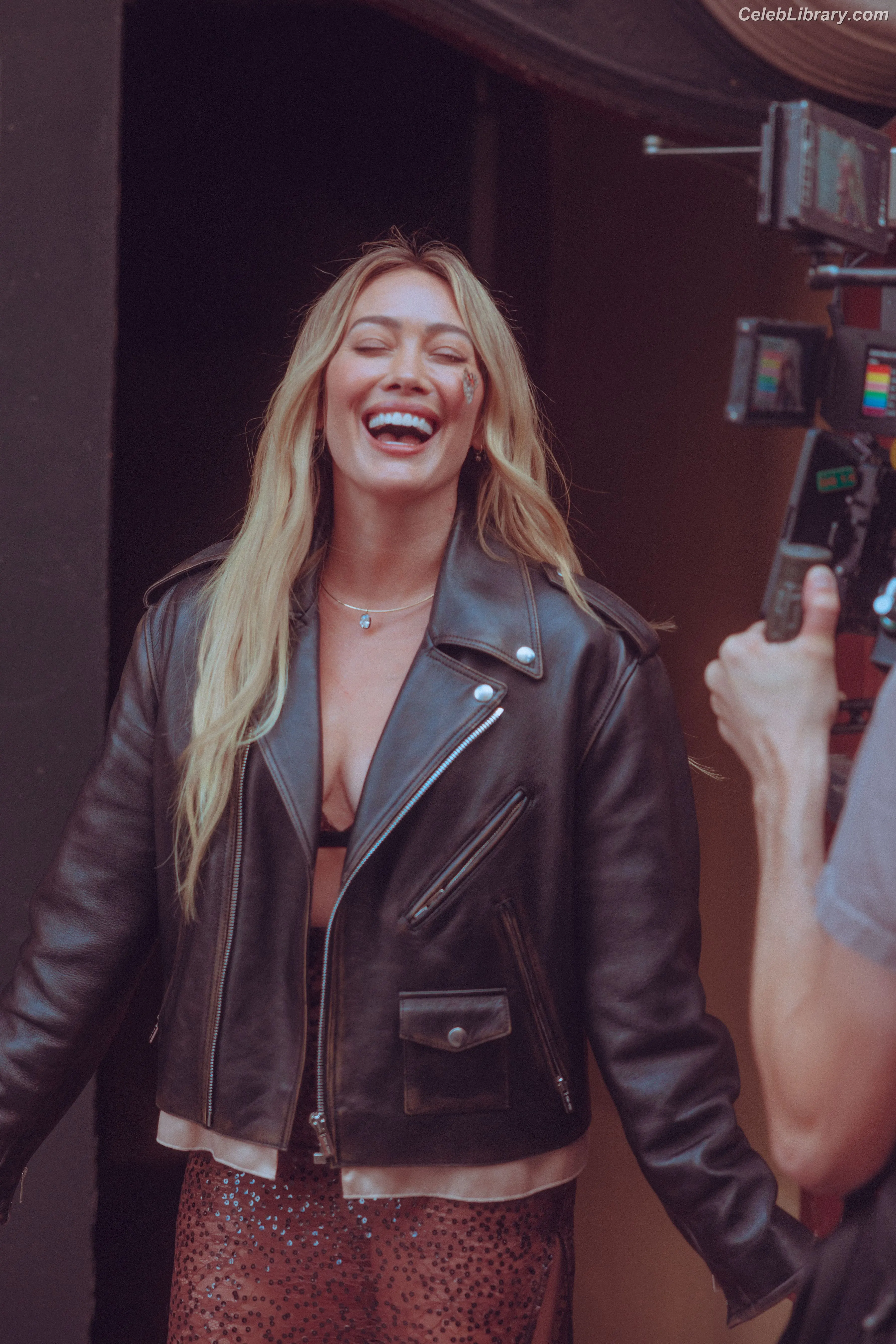 Hilary Duff photo 6 of 1413