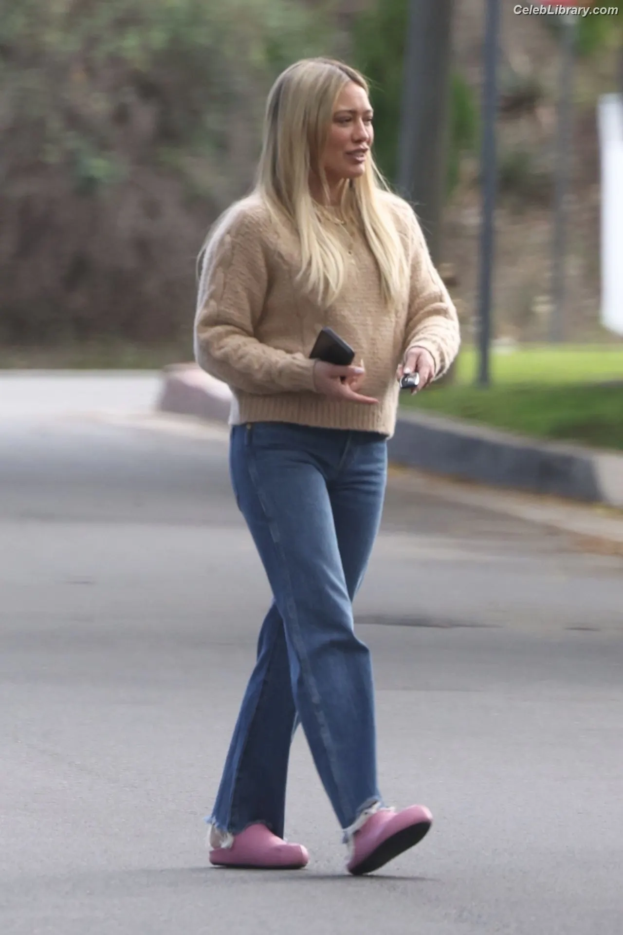 Hilary Duff photo 19 of 1413
