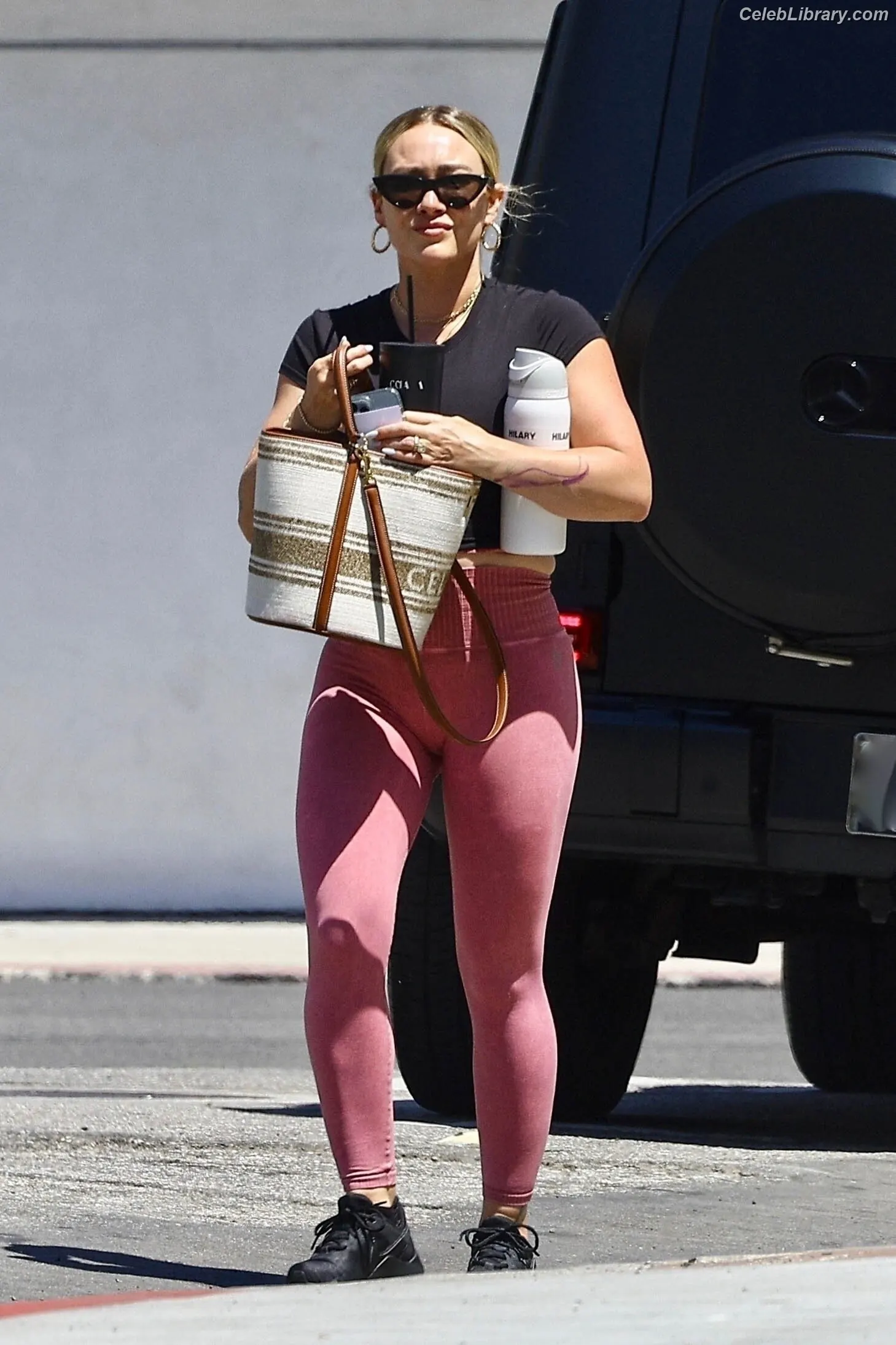 Hilary Duff photo 20 of 1413