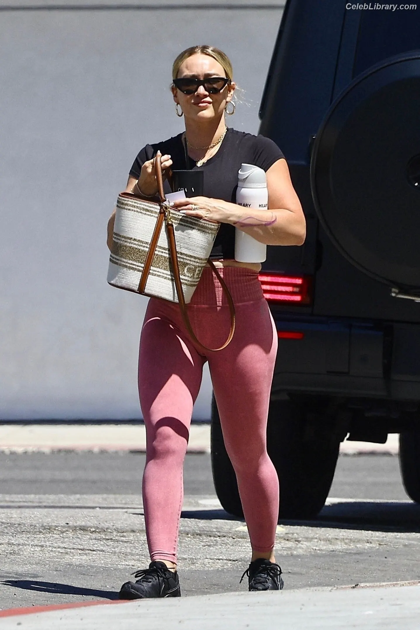 Hilary Duff photo 4 of 1413