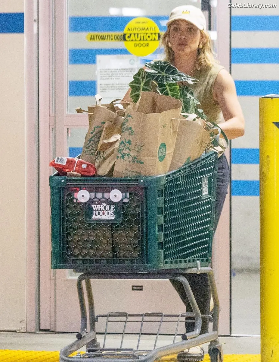 Hilary Duff photo 13 of 1413