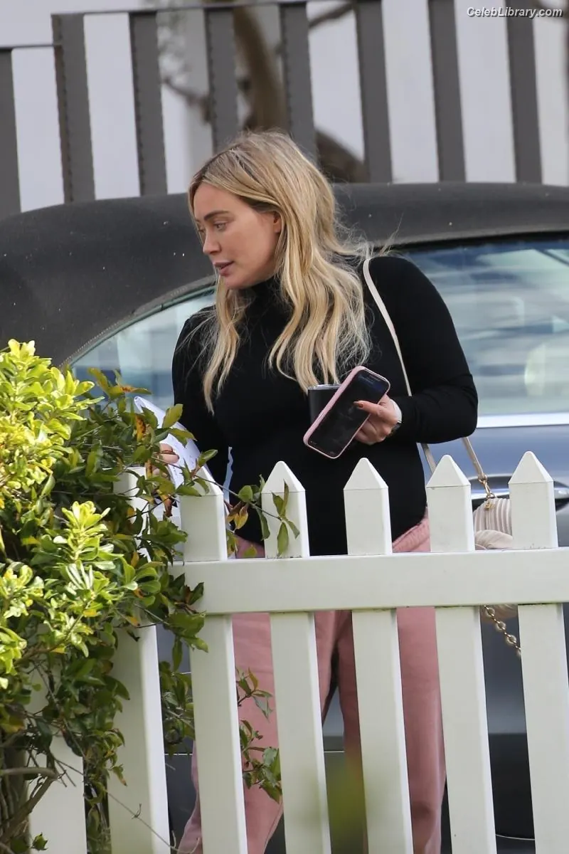 Hilary Duff photo 23 of 1413